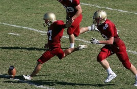 多米体育APP-利拉德赛后谦逊发言登热搜，那不勒斯横扫森林狼引发热议